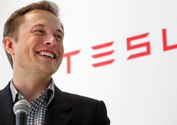 Sau 5 năm theo học Đại học Pennsylvania, tỷ phú Musk tốt nghiệp với 2 tấm bằng cử nhân kinh tế và cử nhân vật lý. Tiếp đến, ông quyết định theo học chương trình tiến sĩ tại Đại học Stanford danh giá. Tuy nhiên, chỉ 2 ngày sau khi chương trình cao học bắt đầu, ông bỏ học nhằm theo đuổi các kế hoạch kinh doanh.