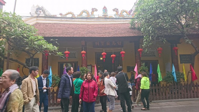 Theo Cổng thông tin điện tử quận Ba Đình, “Thăng Long tứ trấn” là khái niệm xuất hiện trong dân gian, chỉ 4 ngôi đền trấn giữ các hướng Đông, Tây, Nam, Bắc của thành Thăng Long, gồm: Đền Bạch Mã, Voi Phục, Kim Liên, Quán Thánh. Trong đó, đền Voi Phục nằm trên địa bàn của quận Ba Đình hiện nay.