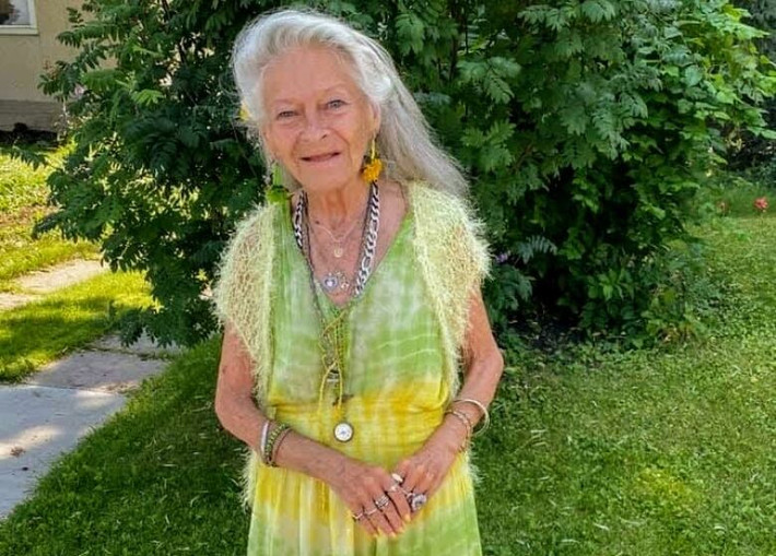 Trong số những món đồ cũ của bà Madame (trong ảnh) mà anh Alex muốn mua lại là chiếc đàn piano mà khi còn sống bà dùng để dạy nhạc. Điều khiến anh bất ngờ khi mở cửa căn nhà của bà Madame và thấy đồ đạc bên trong là cả một kho báu quý giá.