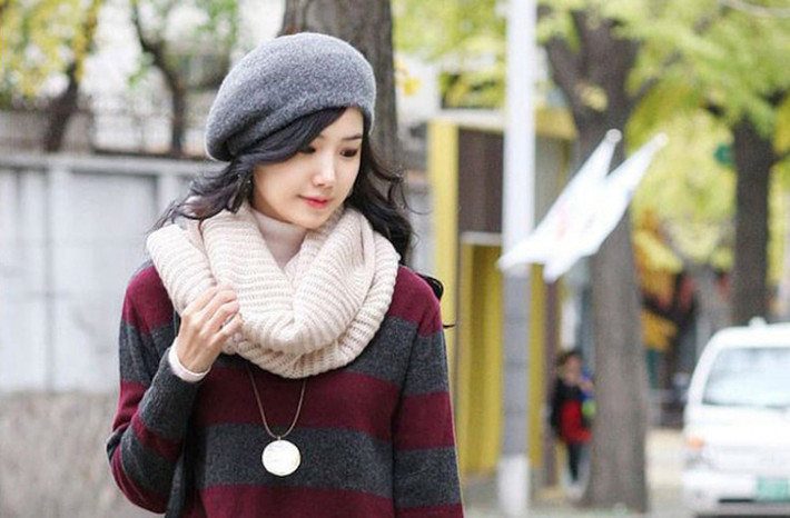 1. Cổ: Trên cổ có các huyệt Phong Trì, đây là cửa ngõ để khí lạnh xâm nhập vào cơ thể. Nơi đây đặc biệt dễ bị lạnh, vì vậy cần giữ ấm. Khi nhiệt độ xuống thấp, phải quàng khăn để chắn gió và khí lạnh.