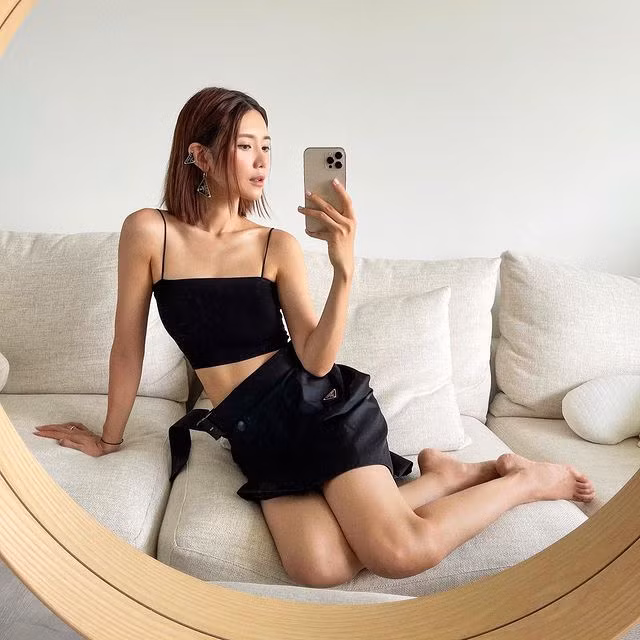 Không chỉ thế, mọi người cũng mê đắm nhan sắc, dáng vóc và gu thời trang sành điệu, phong cách của Nghê Thần Hi.