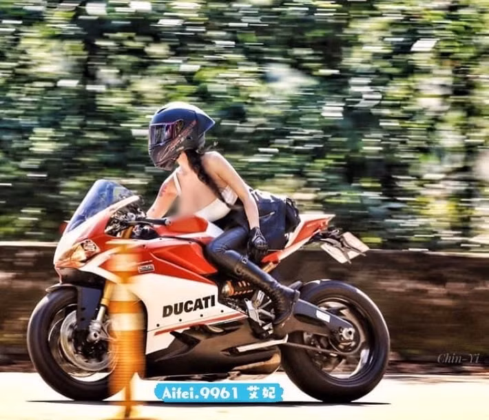 Thế nhưng, cũng không ít lần, hot girl nóng bỏng lại chỉ diện những chiếc áo hở hang chẳng khác gì áo tắm hay nội y và chiếc quần short ngắn hết mức có thể.