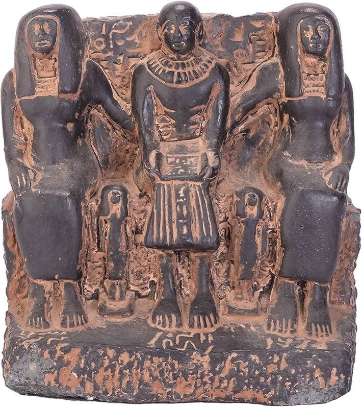 Imhotep còn để lại hơn 90 thuật ngữ liên quan đến giải phẫu sinh vật và mô tả lại cách chữa trị nhiều loại thương tích, bệnh lý.