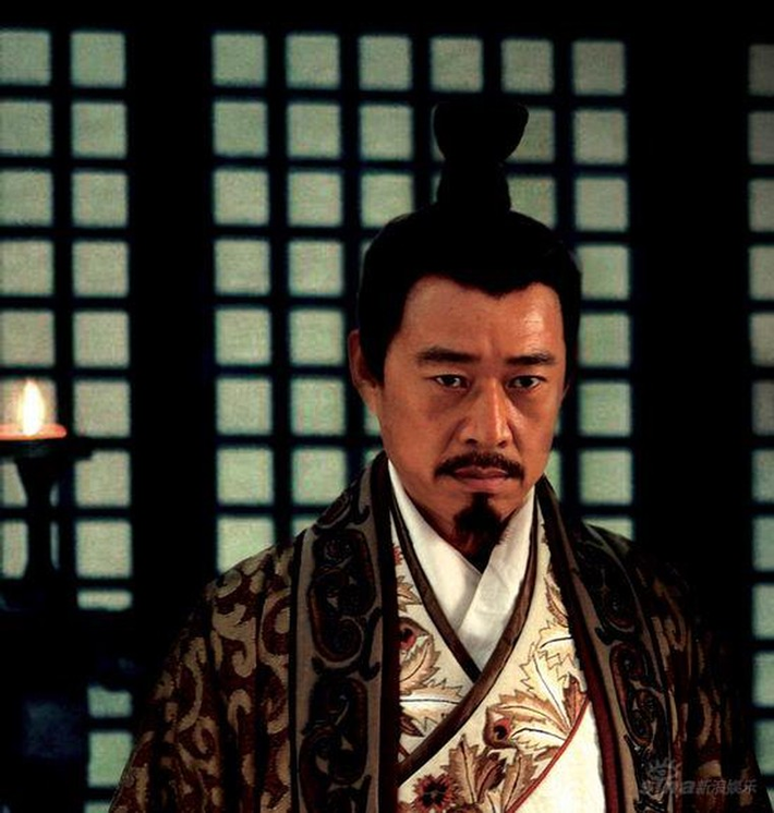 Theo ghi chép, lăng mộ của Hạp Lư - vị vua thứ 24 của nước Ngô - nằm dưới chân núi Huqiu. Sau khi Hạp Lư băng hà, con trai ông là Phù Sai đăng cơ kế vị. Một trong những việc làm đầu tiên của Ngô vương Phù Sai sau khi lên ngô vua là hạ lệnh xây dựng huyệt mộ dưới đáy hồ nước làm nơi yên nghỉ cho vua cha.