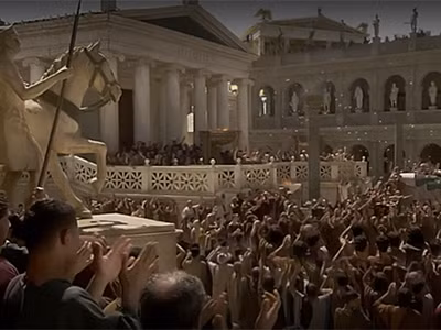 Bên cạnh đó, La Mã có hệ thống pháp luật hoàn chỉnh giúp duy trì trật tự xã hội để từ đó người dân có cuộc sống hòa bình, yên tâm lao động, sản xuất. Từ đó, nền kinh tế ở La Mã vô cùng phát triển.