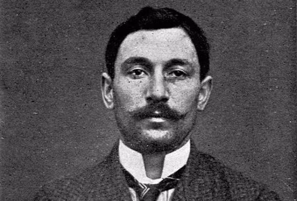 Cụ thể, vào ngày 21/8/1911, bức tranh Mona Lisa bị đánh cắp khi đang được trưng bày tại bảo tàng Louvre, Paris, Pháp. Thủ phạm là Vicenzo Peruggia (trong ảnh) - cựu nhân viên của bảo tàng Louvre.