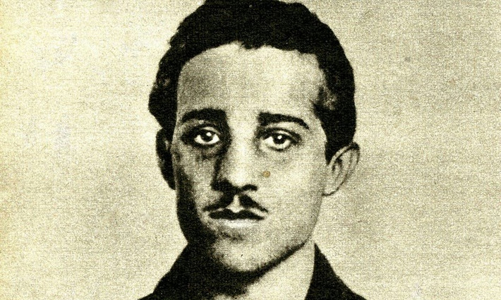 Thủ phạm thực hiện vụ ám sát Thái tử Ferdinand được xác định là Gavrilo Princip (trong ảnh). Người này là một sinh viên người Serbia thuộc tổ chức Bàn Tay Đen.