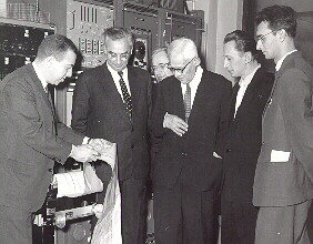 Liên Xô cũng trở thành một siêu cường mạnh trên thế giới và đối đầu với Mỹ trong giai đoạn hậu Thế chiến 2.