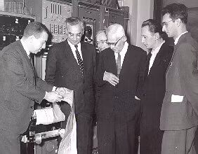 Liên Xô cũng trở thành một siêu cường mạnh trên thế giới và đối đầu với Mỹ trong giai đoạn hậu Thế chiến 2.