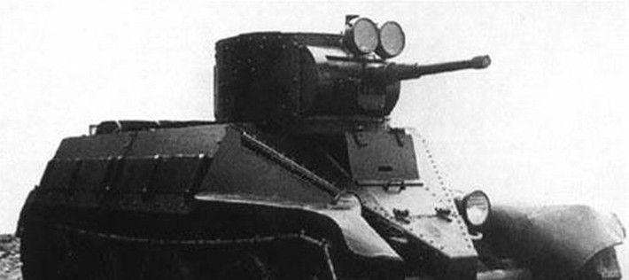 Đây là phiên bản hiện đại của xe tăng hạng nhẹ BT-5. Tên của vũ khí này theo tiếng Nga có nghĩa là “xe tăng di chuyển nhanh số 5 Joseph Stalin”.
