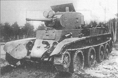 Xe tăng BT-5-IS của Liên Xô được đánh giá có nhiều ưu điểm nổi trội nên được sản xuất hàng loạt.