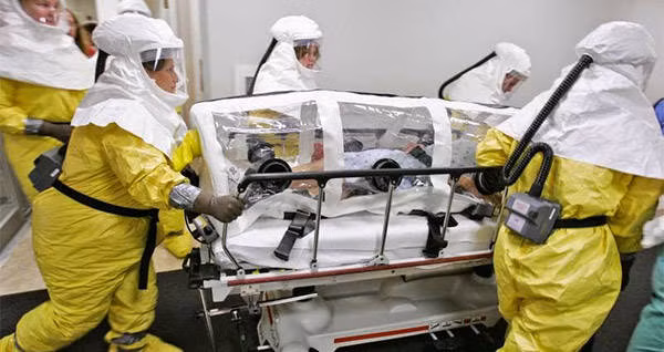 Sau khi cho bà Gloria dùng một số loại thuốc mạnh nhưng không có tác dụng, bác sĩ quyết định sử dụng biện pháp khử rung tim. Khi ấy, các y bác sĩ nhận thấy hơi thở của bà có mùi lạ giống như mùi tỏi.