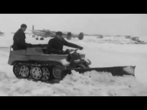 Ngoài ra, Kettenkrad còn thực hiện nhiệm vụ khác như: lắp đặt các đoạn dây cáp liên lạc, kéo pháo, hay thậm chí, vận chuyển thư tín, kéo đà cho máy bay...