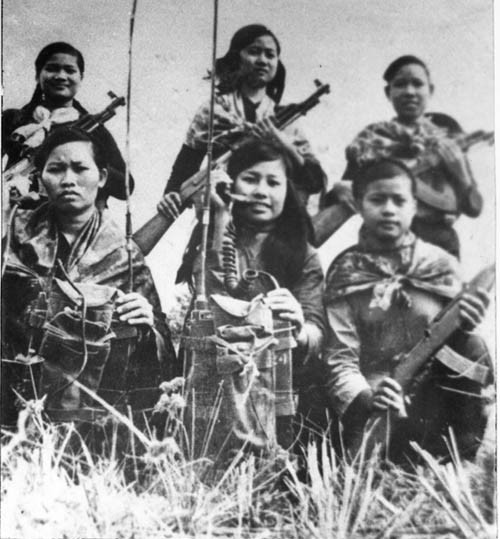 Nhiều phụ nữ trở thành những chiến sĩ trong các đội đặc công, biệt động nữ. Họ tham gia các chiến dịch với tinh thần dũng cảm, kiên cường và mưu trí trong cuộc đấu tranh giải phóng miền Nam.