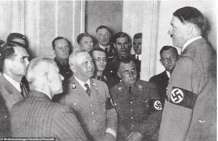 Mặc dù Baur là nhân vật thân cận với Hitler nhưng ông luôn phủ nhận không liên quan đến nền chính trị của Đức quốc xã. Ông khẳng định bản thân chỉ là một phi công. Ông qua đời năm 1993 ở tuổi 96.