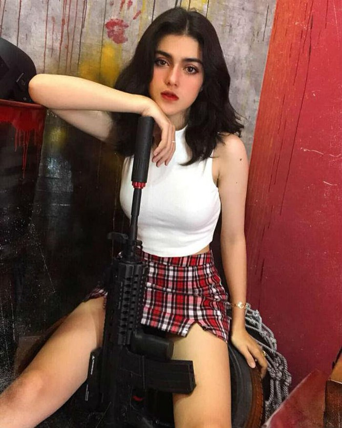 Những kiểu áo ôm sát giúp cô nàng khoe khéo các vòng đo quyến rũ.