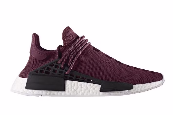 Pharrell Williams x adidas HU NMD Friends and Family (10.000 USD): Pharrell Williams là một chuyên gia trong lĩnh vực tạo hype. Chàng rapper này đã sáng tạo ra vô số phiên bản collab và một số thương hiệu riêng khiến cộng đồng giày phát cuồng. Tuy nhiên, một phiên bản được ra mắt cách đây không lâu khiến anh có mặt trong danh sách này. Đôi Hu NMD là sự kết hợp hoàn hảo giữa bộ đệm êm ái của Boost và tính thẩm mỹ cao.