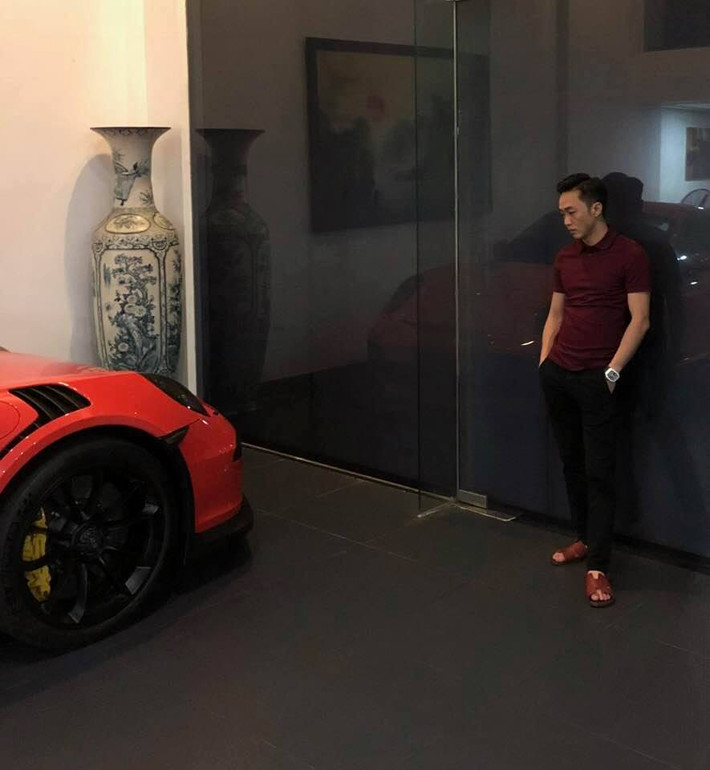 Áo phông là item thường thấy trong tủ đồ của Cường Đô La.