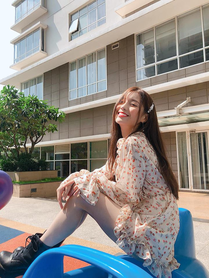 Để có được ngoại hình như hiện tại, người đẹp sinh năm 2000 phải tập luyện thể dục và ăn kiêng khá nghiêm ngặt.