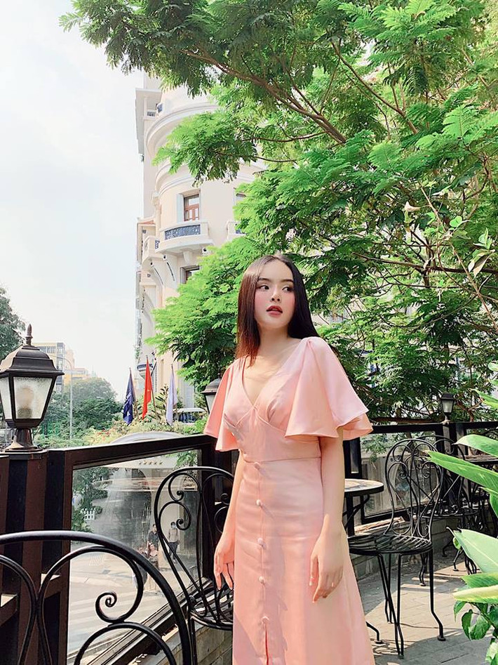 Phương Trang chỉ trang điểm khi cần cho công việc, chụp ảnh thời trang hay dự tiệc.