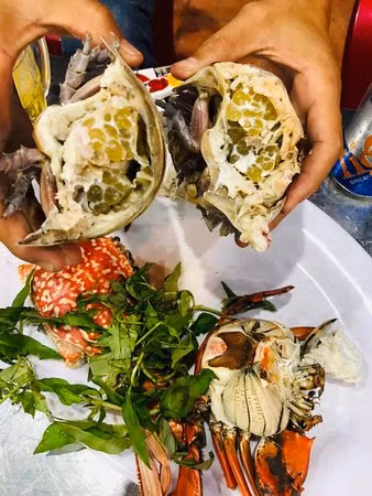 Để giữ trọn vị cho món đặc sản quý hiếm, người miền biển chỉ chế biến bọ biển đơn giản bằng phương pháp hấp, luộc hoặc nướng. Nếu dùng thêm những nguyên liệu khác, bọ biển sẽ mất đi hương vị vốn có.