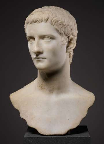 Mặc dù chỉ cai trị đế chế La Mã trong thời gian ngắn (4 năm) nhưng ông hoàng La Mã này được người đời nhớ đến bởi sự cai trị độc đoán và sở thích quái lạ.