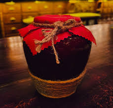 Những gia đình ở Thiệu Hưng nếu có con gái đều sở hữu loại rượu ngon nức tiếng thiên hạ này.