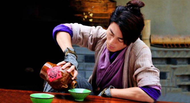 Vào thời nhà Tống, Thiệu Hưng nổi tiếng là nơi làm ra những vò rượu ngon khắp vùng. Trong đó, đáng chú nhất là nữ nhi hồng.