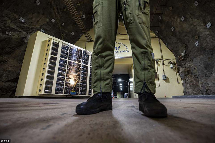 Nhờ vậy, những người sống và làm việc trong khu phức hợp núi Cheyenne có thể thoải mái như ở trên mặt đất.