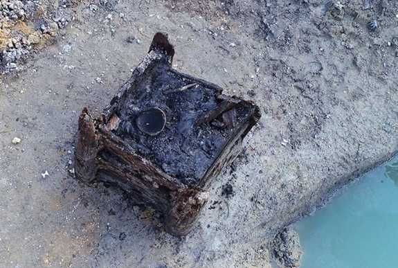 Cũng trong tháng 2, các nhà khảo cổ khai quật được một giếng nước có niên đại tới 7.000 năm tuổi trong quá trình xây dựng đường cao tốc D35 gần thị trấn Ostrov thuộc huyện Karlovy Vary, vùng Karlovarský, Cộng hòa Séc. Đây được cho là giếng cổ nhất thế giới được xây bằng gỗ sồi.