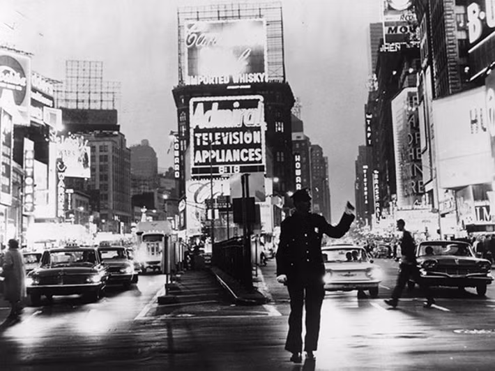 Cảnh sát mở rộng điều tra và tìm được người con dâu của Rudolph Fentz - người kết hôn với Rudolph Fentz Jr. đang sống ở Florida. Người con dâu này kể rằng bố chồng mình mất tích bí ẩn vào năm 1870 sau khi rời nhà để đi dạo.