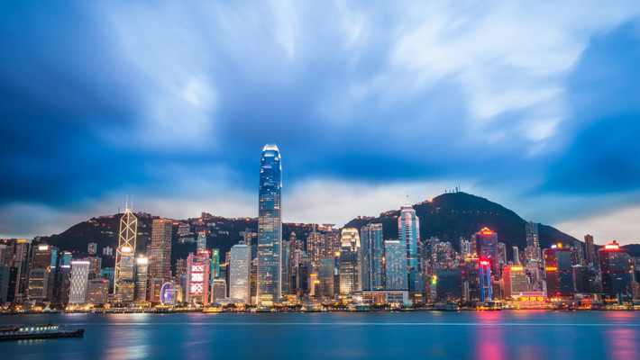 Hong Kong cũng thực hiện nhiều chương trình ưu đãi mua sắm để người dân chi tiêu nhiều hơn.