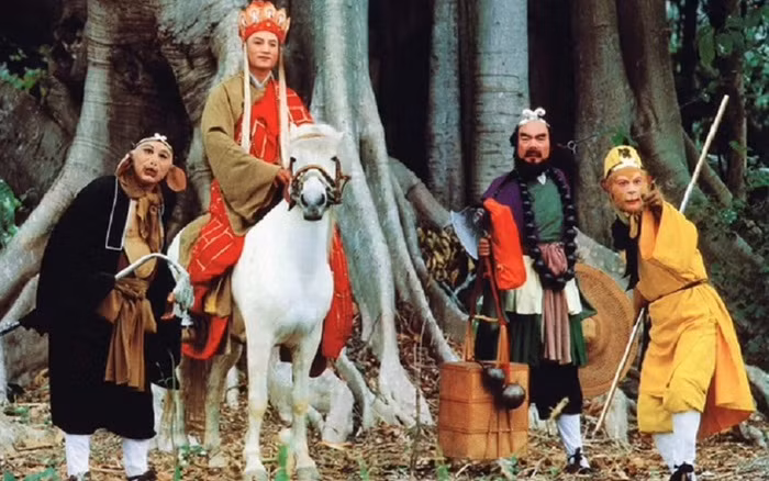 Trong suốt hành trình đi thỉnh kinh, Đường Tăng chỉ biết Bạch Long Mã là con rồng đã ăn thịt con ngựa của mình. Sau khi Bồ Tát thu phục, Bạch Long Mã hóa thành con ngựa trắng để ông cưỡi.