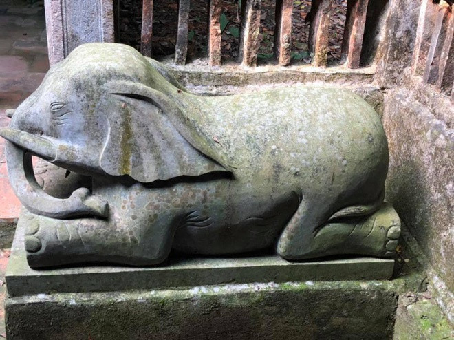 Dưới thời nhà Hậu Lê, Nhồi Hoa công chúa được vua cha giao trách nhiệm đưa cống nộp và huấn luyện một đàn voi cho Đại Việt. Khi trở về nước, đến địa phận huyện Gia Viễn ngày nay, bà lâm bệnh và qua đời. Sau đó, nhân dân lập đền thờ công chúa tại khu vực xã Sơn Lai hiện nay.