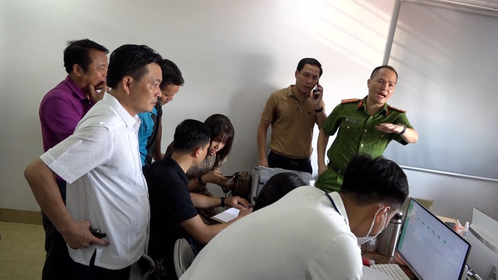 Ngày 12/7, cảnh sát đã triệu tập, làm việc với 41 đối tượng, thu giữ 72 điện thoại di động, 43 máy tính, nhiều chứng từ, con dấu của 2 công ty và các giấy tờ, tài liệu có liên quan đến hành vi cho vay lãi nặng.