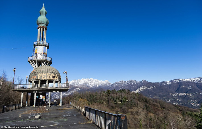 Một số người thích khám phá, trải nghiệm cảm giác mới lạ trong các tòa nhà bỏ hoang tìm đến đây.