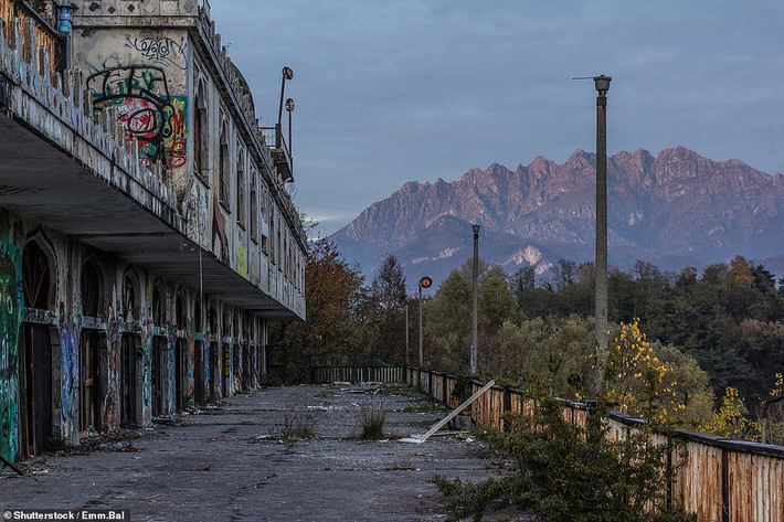 Trong vài năm sau, nơi đây kinh doanh khá phát đạt giúp ông Bagno thu về một khoản tiền lớn.