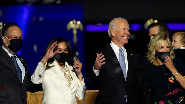 Trong giai đoạn này, Tổng thống đắc cử sẽ lựa chọn một loạt nhân sự cho các vị trí trong văn phòng tại Nhà Trắng. Nhiều nhân sự được tân Tổng thống lựa chọn có thể là những người thân tín trong đảng. Đồng thời, Tổng thống đắc cử thiết lập mối quan hệ với Quốc hội Mỹ và chính quyền sắp mãn nhiệm.