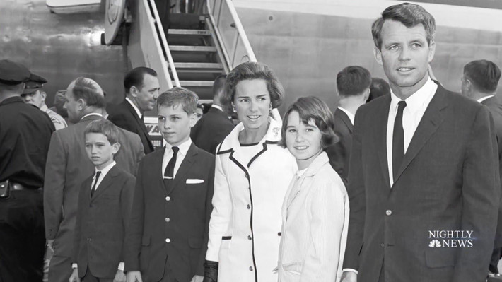 Đến năm 1997, người con thứ 6 của thượng nghị sĩ Robert F. Kennedy là Michael Kennedy qua đời trong một tai nạn trượt tuyết ở Colorado. Vào thời điểm tử vong, Michael 39 tuổi.