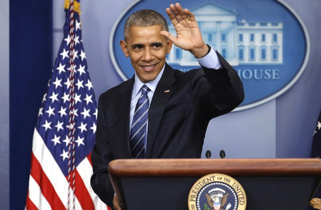 Barack Obama trở thành Tổng thống thứ 44 của Mỹ. Đồng thời, ông xác lập một kỷ lục là tổng thống da màu đầu tiên của nước Mỹ. Ông Obama cũng là ứng cử viên Tổng thống được các mật vụ bảo vệ sớm nhất từ trước đến nay. Trên thực tế, ông được mật vụ bảo vệ trước ngày bầu cử 18 tháng.