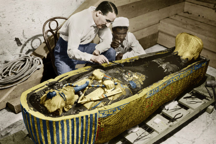 1. Lăng mộ của pharaoh Ai Cập Tutankhamun (hay còn gọi Vua Tut) là một trong những địa điểm khảo cổ nổi tiếng nhất thế giới. Ngôi mộ còn nguyên niêm phong được Howard Carter và các cộng sự phát hiện tại Thung lũng các vị vua năm 1922.
