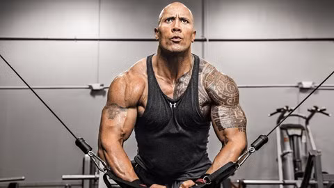 Để duy trì thân hình cường tráng, ngoài chế độ ăn “khủng”, Dwayne Johnson rất chăm chỉ tập gym. Anh cho hay: “Tôi đến phòng tập không phải để chơi. Tôi luôn muốn là người tập chăm chỉ nhất và luôn đảm bảo sẽ phát huy hết khả năng của mình”.