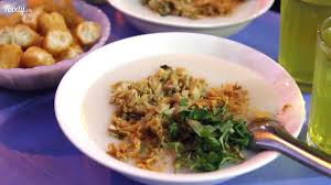 Cháo trai: Ngoài cháo sườn, cháo trai cũng là một món cháo cực ngon đáng để thưởng thức của người Hà Nội. Cháo trai, cháo sườn có thể ăn kèm quẩy hoặc ruốc thịt.