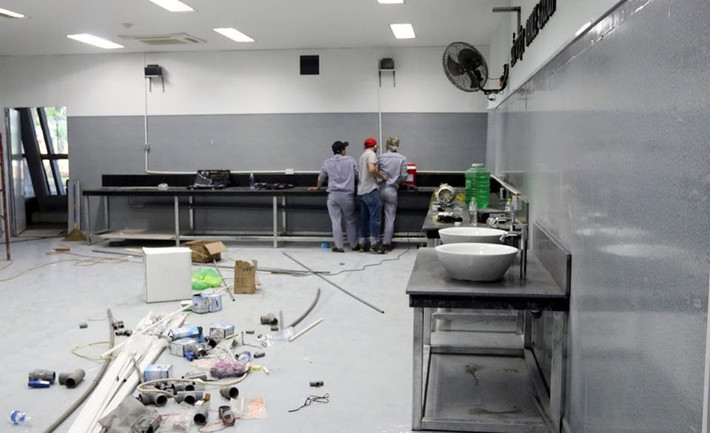 Khu vực nhà vệ sinh đang được hoàn thiện. Ảnh: BYT.