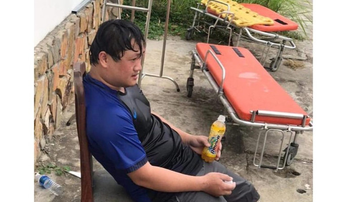 Dường như những nhân viên ở Trung tâm Cấp cứu 115 Đà Nẵng không có một chút thời gian nào dành cho bản thân cũng như gia đình. Mọi công việc riêng tư đều phải gác lại để thực hiện nhiệm vụ chung - đẩy lùi dịch bệnh. Ảnh: Q.H.