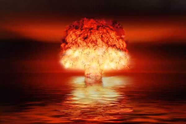 Theo tính toán của các chuyên gia, khi một vũ khí hạt nhân với sức công phá 10 kiloton được kích nổ thì nó khiến khoảng 50% số người trong bán kính 3,2 km thiệt mạng ngay lập tức.