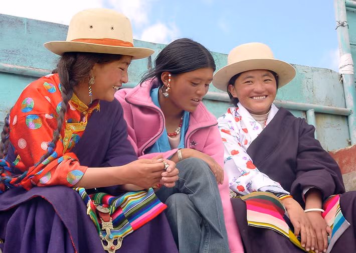 Các nhà khoa học phát hiện Tây Tạng là vùng cao nguyên có khí hậu khắc nghiệt. Hầu hết người nước ngoài khi đến Tây Tạng đều gặp phải một số vấn đề về sức khỏe do thiếu oxy.