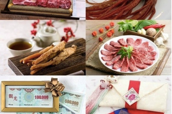 Sau bữa ăn, các thế hệ trẻ trong gia đình cùng bái lạy người già và tặng quà. Kế đến, ông bà chúc cho con cháu một năm mới bình an, gặp nhiều may mắn và thịnh vượng.