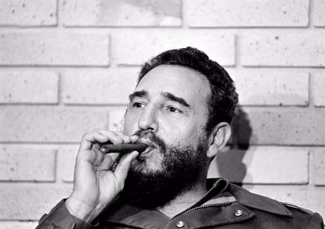 Vào tháng 2/2008, ông Fidel Castro thôi giữ chức Chủ tịch Cuba vì lý do sức khỏe và chuyển giao quyền lực cho em trai Raul Castro.