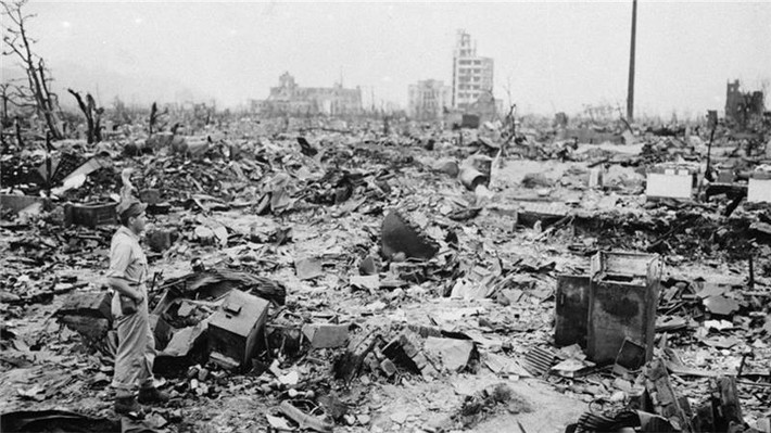 Phóng xạ từ những vụ nổ hạt nhân gây ảnh hưởng đến cuộc sống của con người trong suốt nhiều thập kỷ tiếp theo.